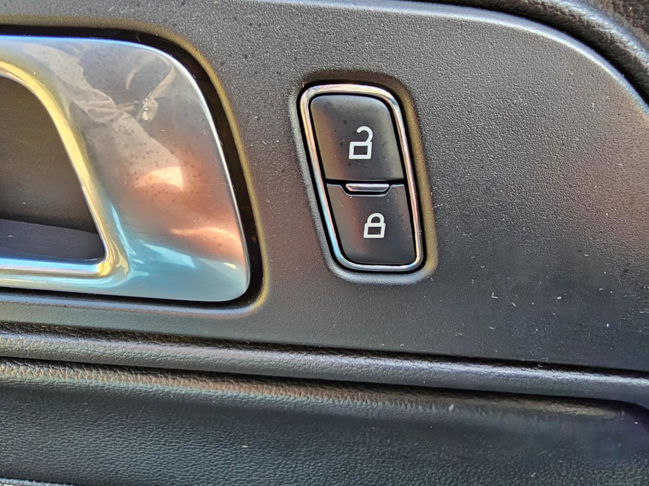 Used 2018 Ford Mustang Premium RWD image 28