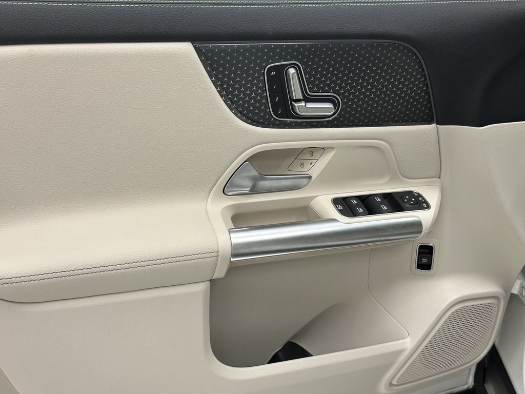 Certified 2025 Mercedes-Benz GLA 250 image 9