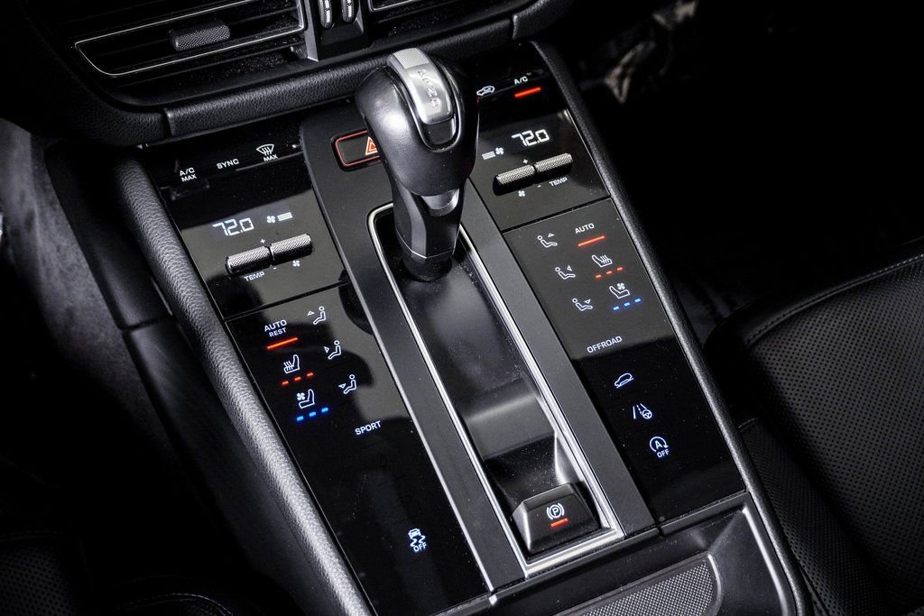 Certified 2023 Porsche Macan image 23