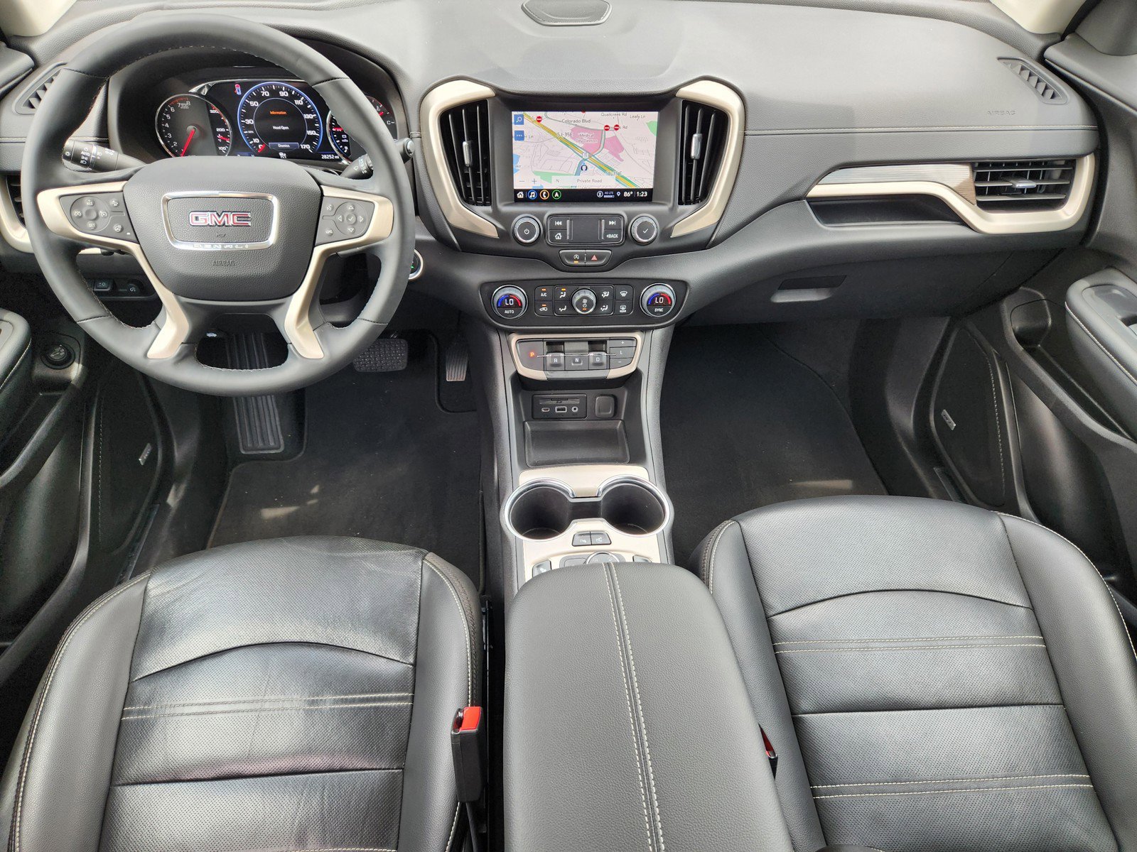 Used 2024 GMC Terrain Denali w/ Denali Premium Package AWD/4WD image 9