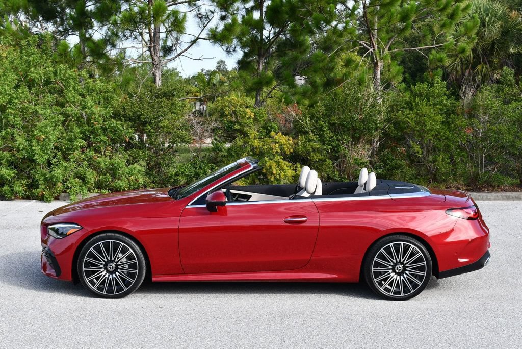 Used 2024 Mercedes-Benz CLE 300 4MATIC Cabriolet image 32