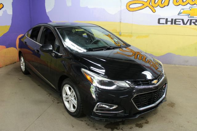Used 2017 Chevrolet Cruze LT w/ RS Package FWD image 4