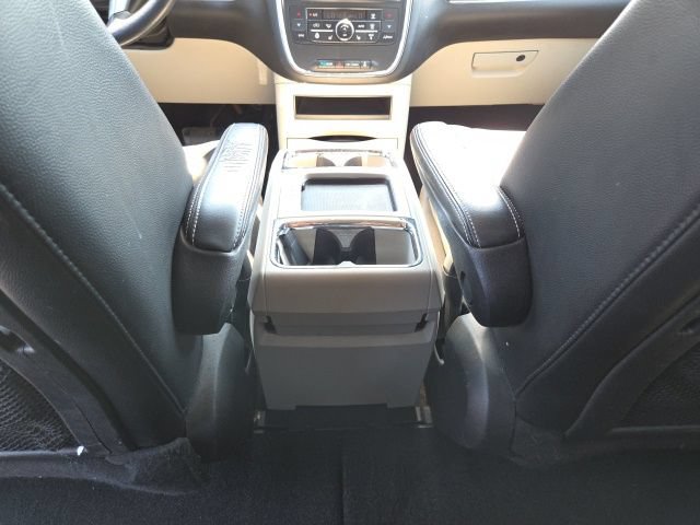 Used 2012 Chrysler Town & Country Touring-L w/ Driver Convenience Group FWD image 24