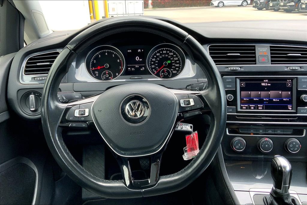 Used 2019 Volkswagen Golf SE image 5