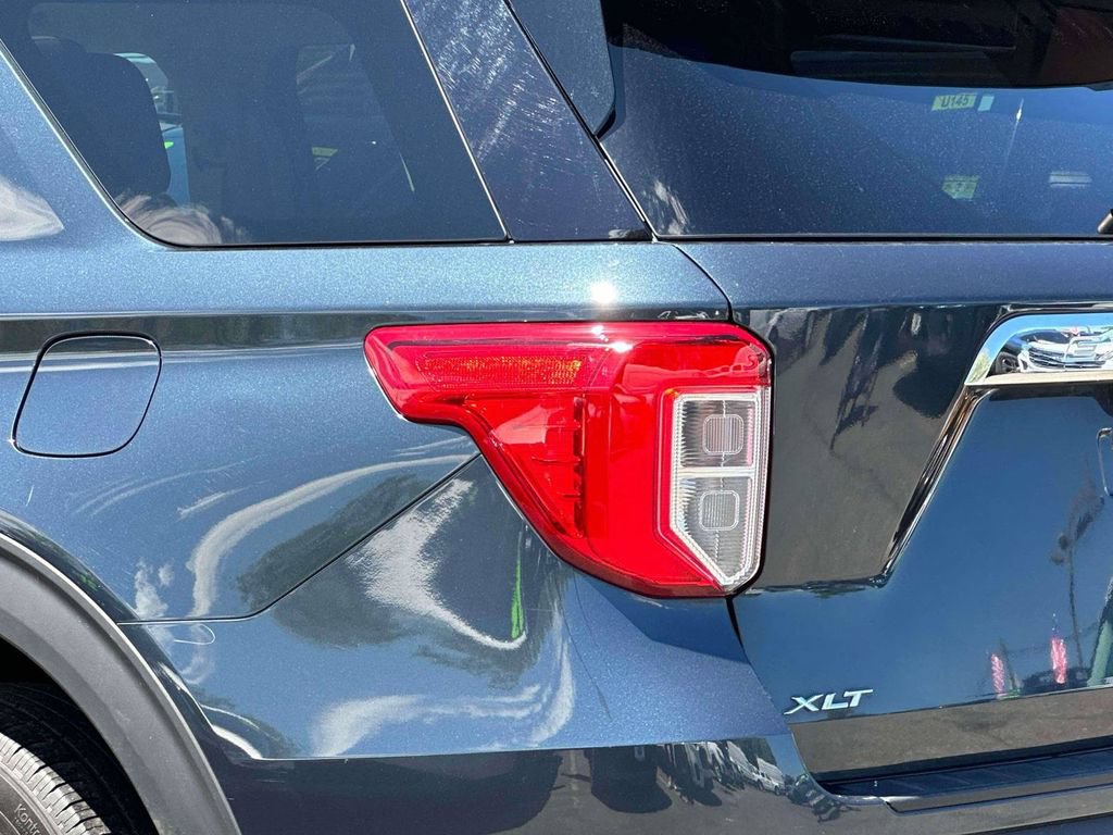 Used 2022 Ford Explorer XLT w/ Equipment Group 202A AWD/4WD image 9