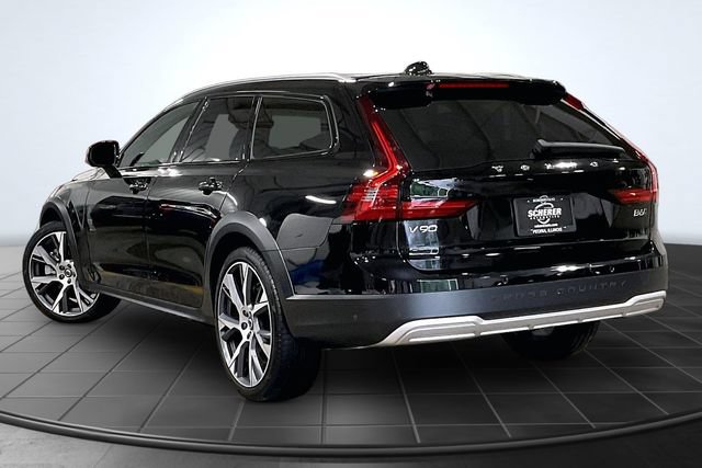 Used 2025 Volvo V90 B6 Cross Country Ultra AWD/4WD image 16