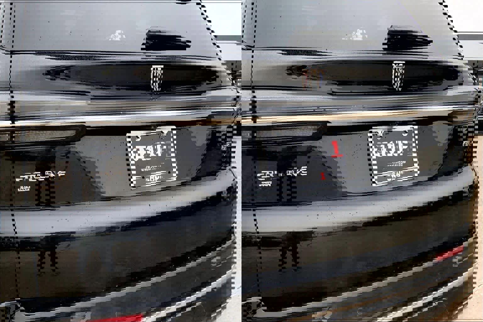 Certified 2025 Buick Enclave Avenir image 9