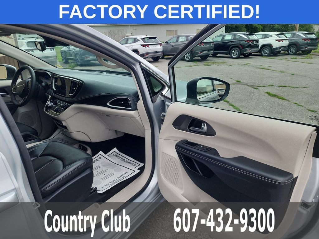 Used 2023 Chrysler Pacifica Touring-L FWD image 31