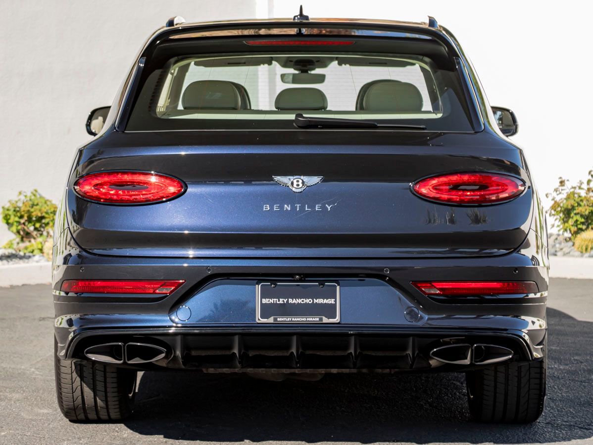 Used 2023 Bentley Bentayga AWD/4WD image 12