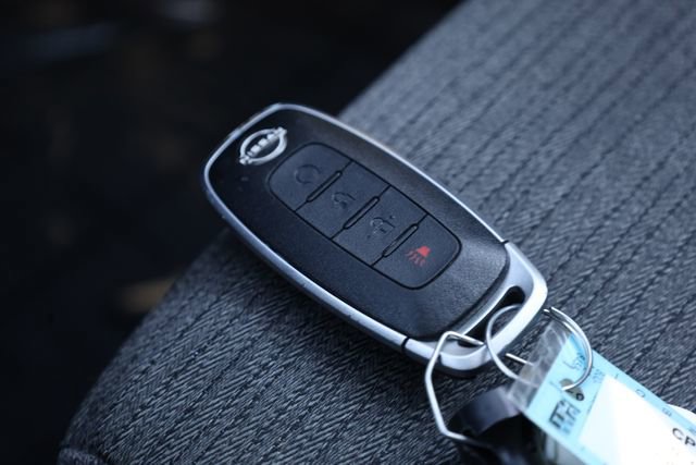 Used 2023 Nissan Rogue SV image 33