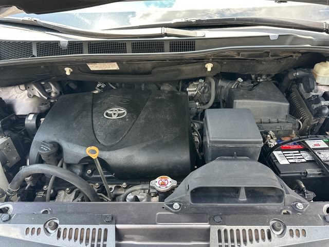 Used 2019 Toyota Sienna XLE w/ XLE Navigation Package FWD image 26