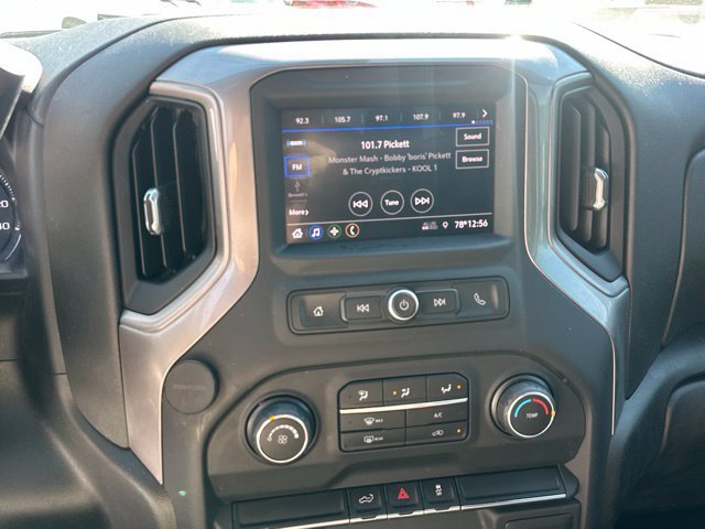 Used 2021 Chevrolet Silverado 2500 Custom w/ Custom Value Package AWD/4WD image 4