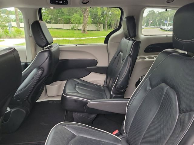 Used 2023 Chrysler Pacifica Limited FWD image 30