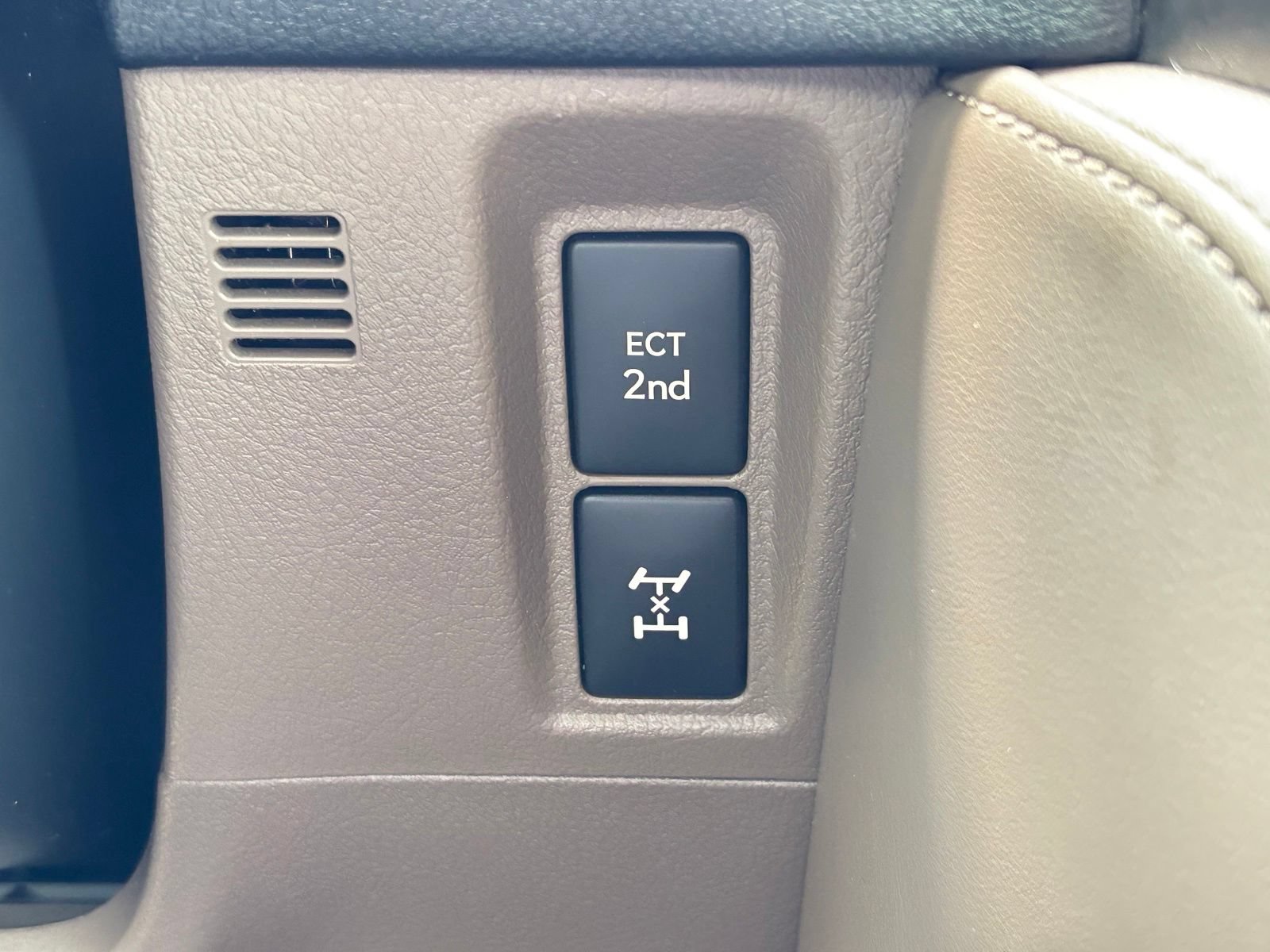 Used 2023 Lexus GX 460 Premium w/ Accessory Package AWD/4WD image 17