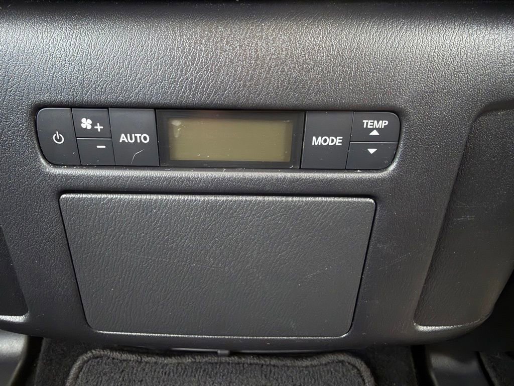 Used 2024 Nissan Armada SL w/ Captain's Chairs Package image 18