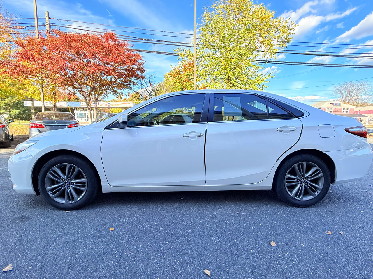 Used 2017 Toyota Camry SE image 3
