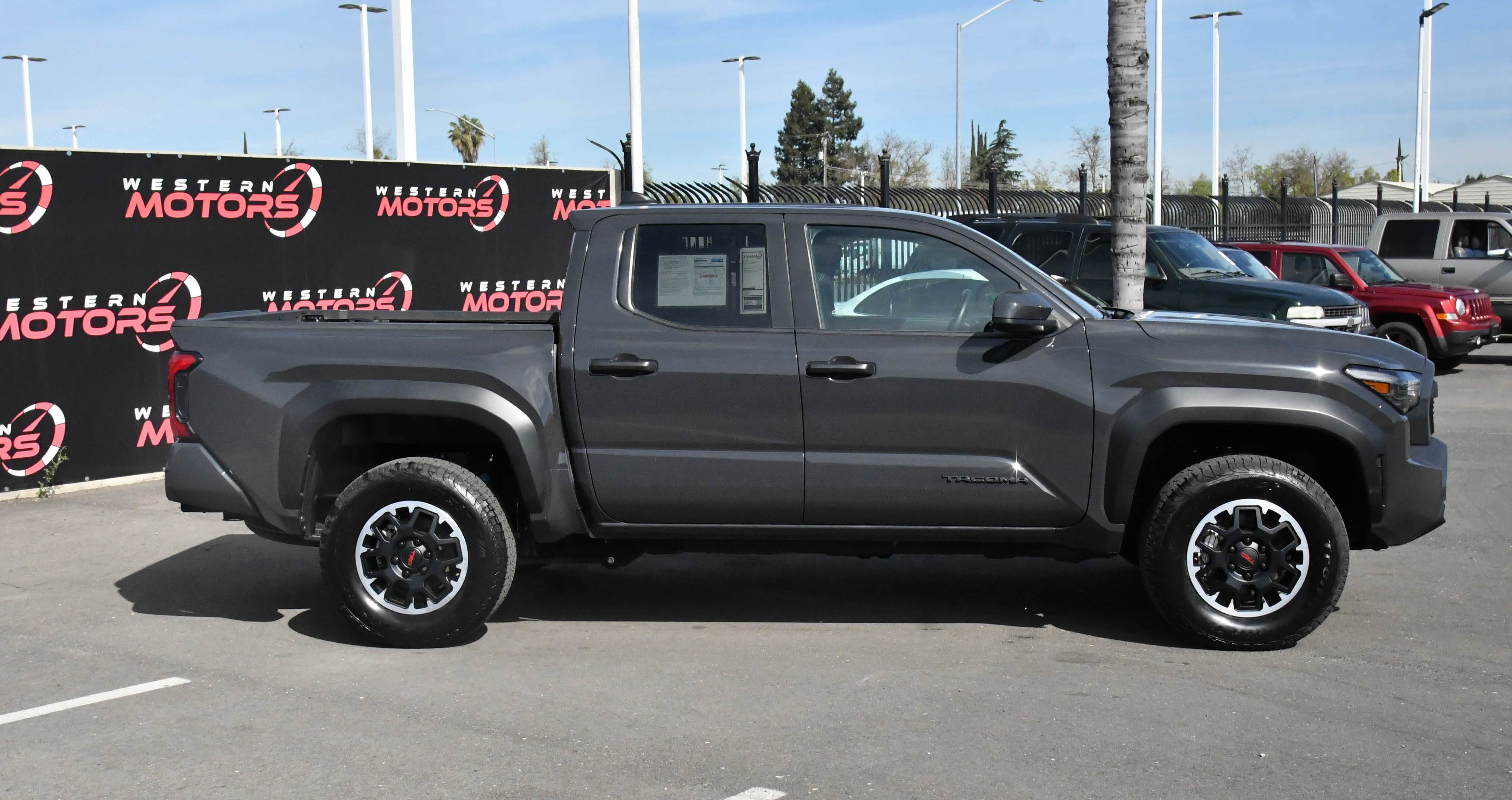 Used 2024 Toyota Tacoma TRD Sport image 9
