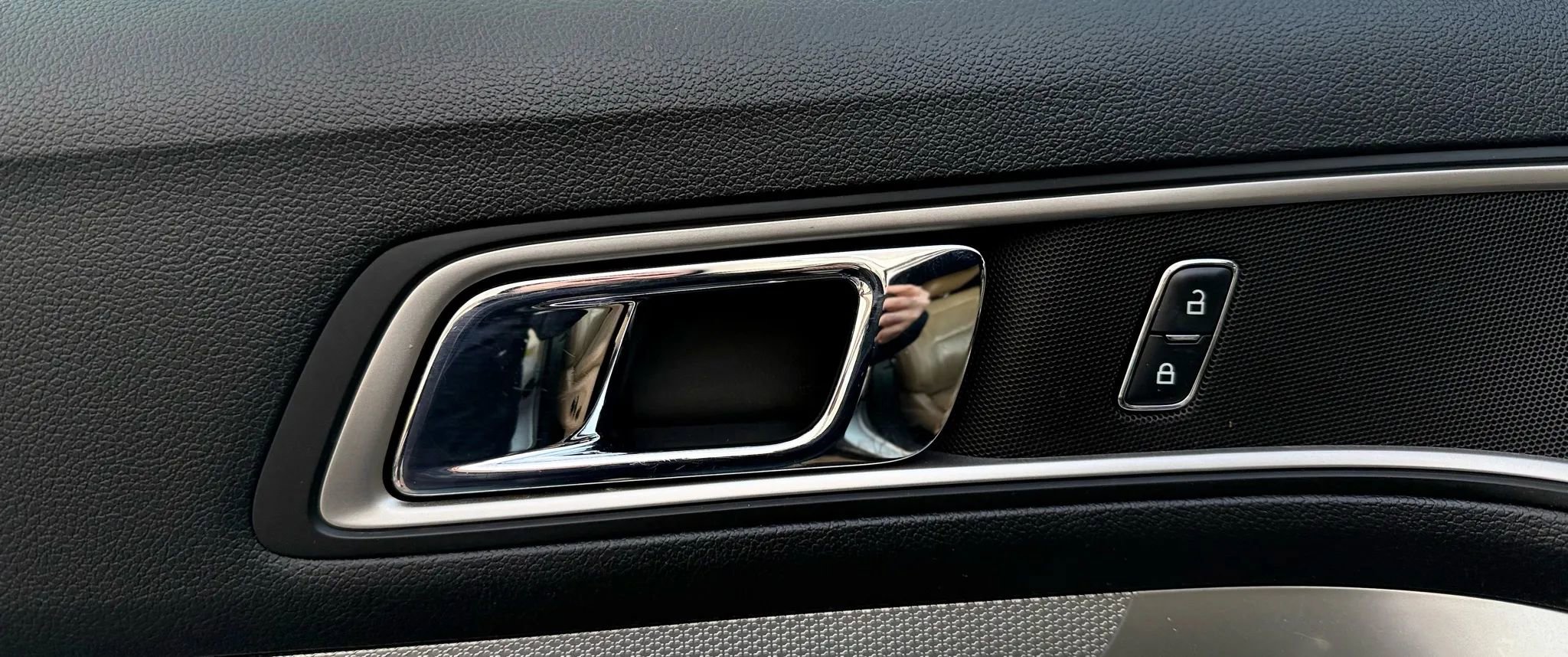 Used 2016 Ford Explorer XLT w/ Equipment Group 202A image 25