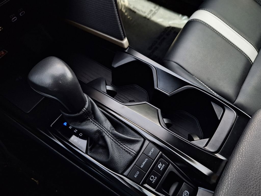 Used 2025 Toyota Camry SE image 21