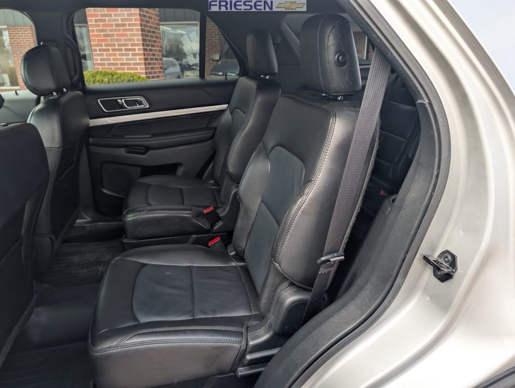 Used 2017 Ford Explorer XLT w/ Equipment Group 202A image 16