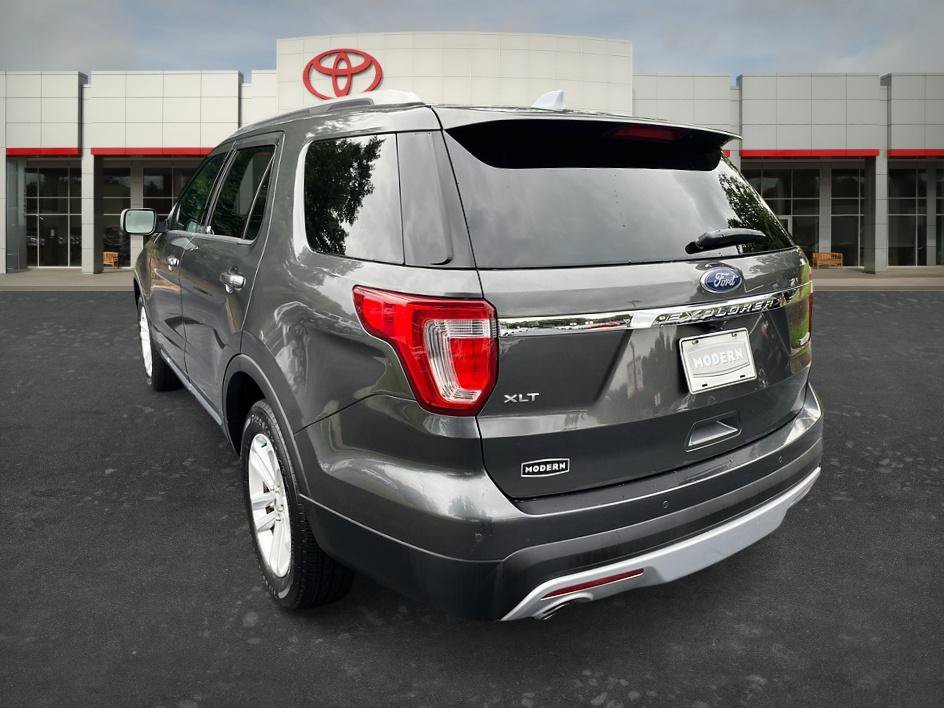 Used 2017 Ford Explorer XLT w/ Equipment Group 202A FWD image 7