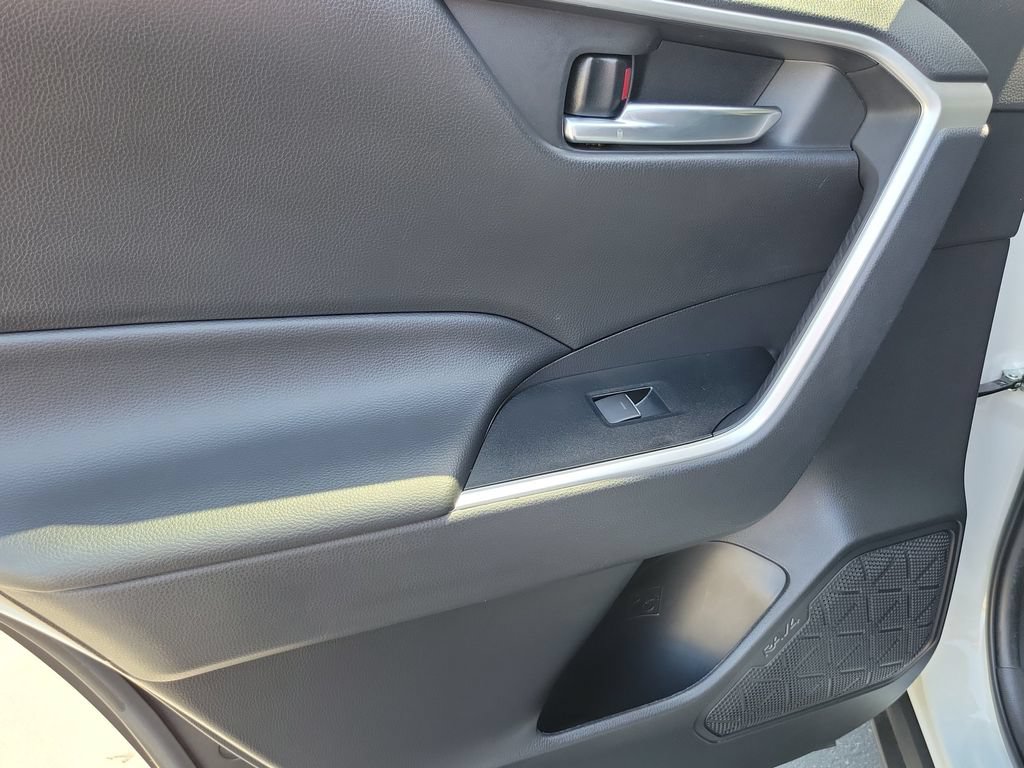 Used 2022 Toyota RAV4 XLE Premium FWD image 17