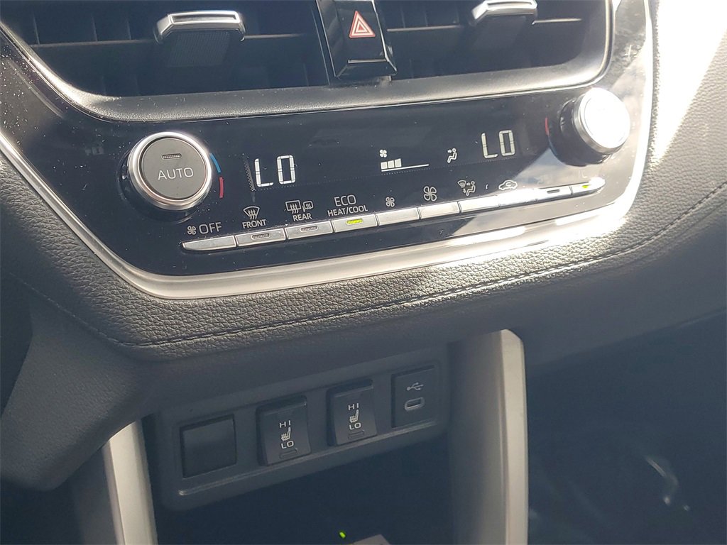 Certified 2023 Toyota Corolla Cross XLE image 27