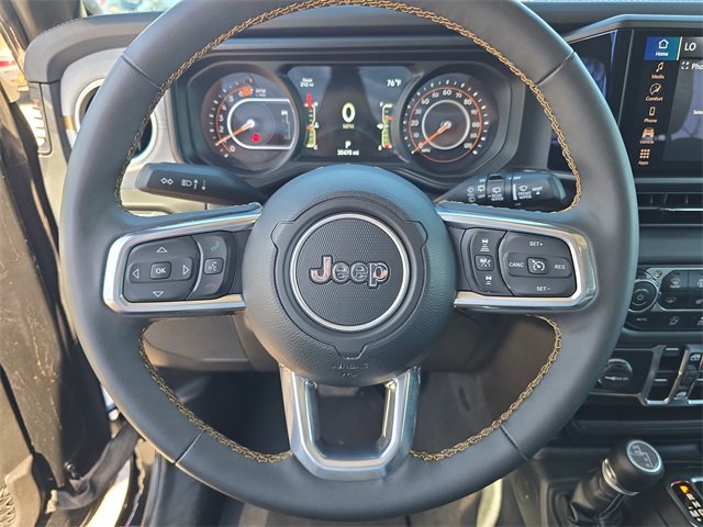 Used 2025 Jeep Wrangler Sahara image 25
