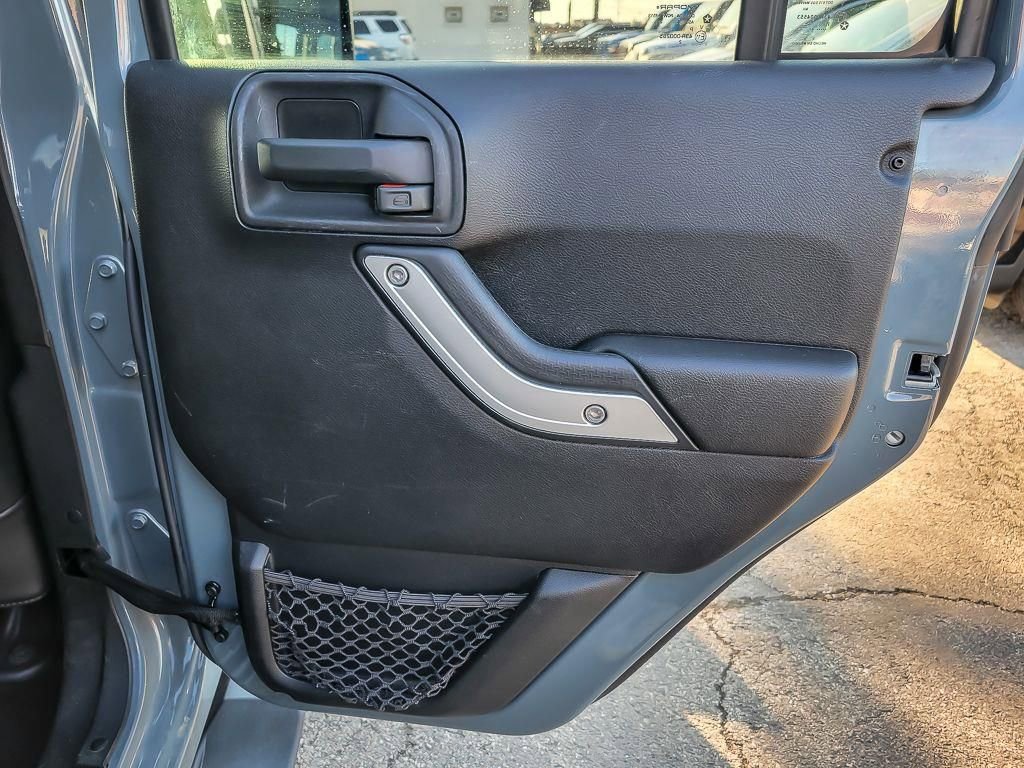 Used 2014 Jeep Wrangler Unlimited Sahara w/ Dual Top Group image 18