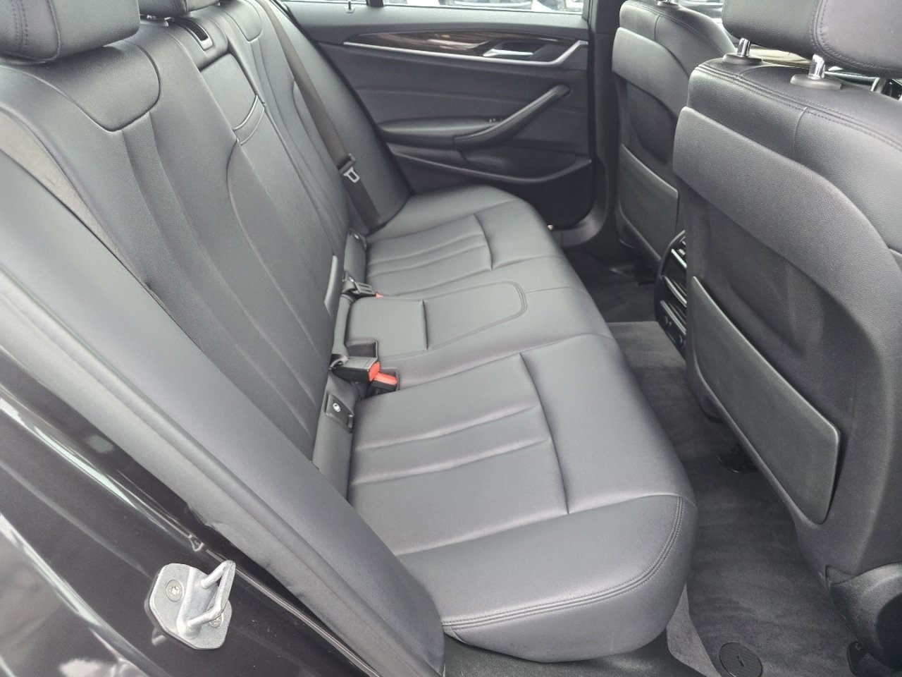 Used 2018 BMW 530i xDrive w/ Premium Package image 21