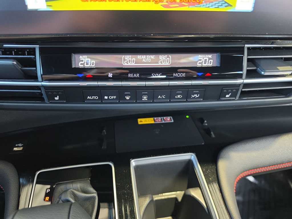 Used 2025 Toyota Sienna XSE AWD/4WD image 17