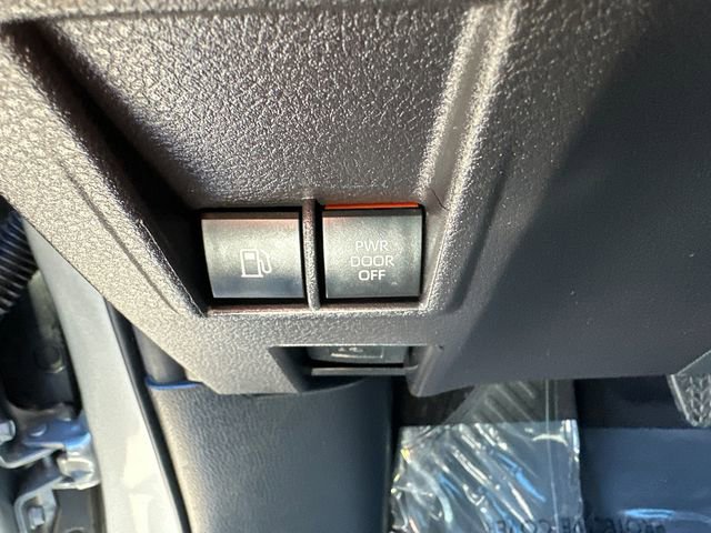 Used 2025 Toyota Sienna Platinum image 31