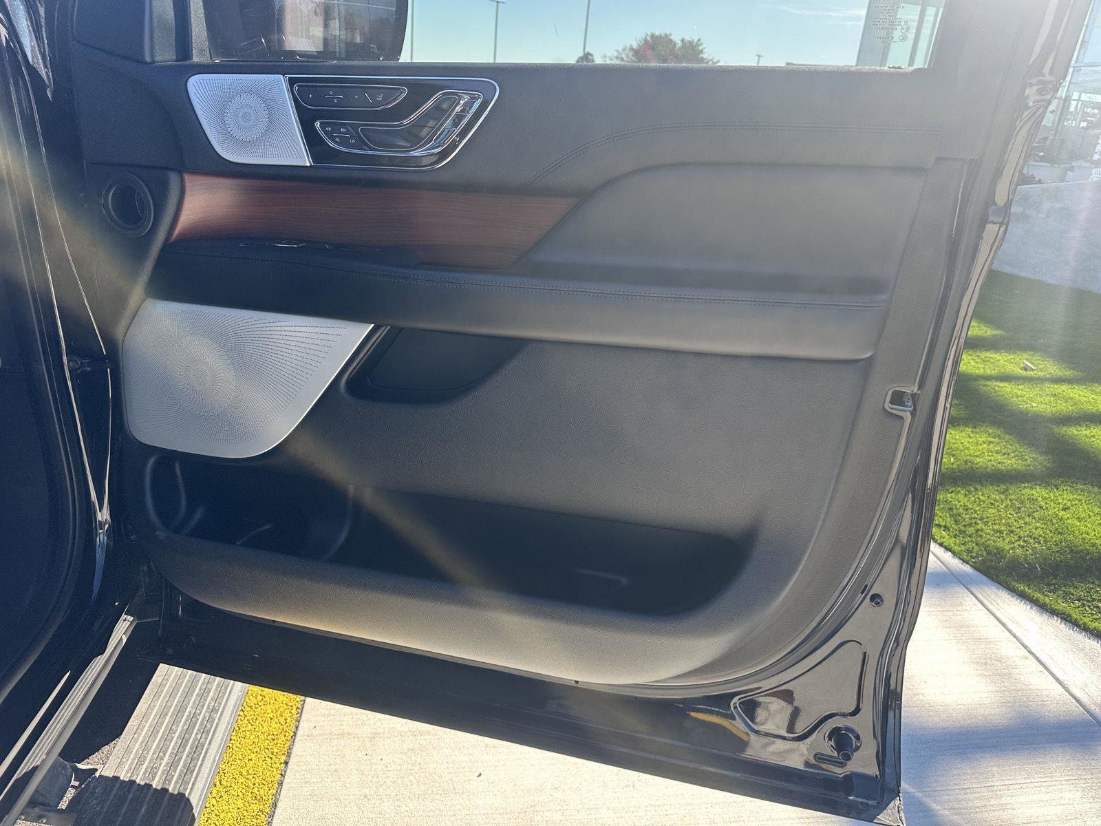 Used 2020 Lincoln Navigator Reserve w/ Equipment Group 208A Reserve image 16