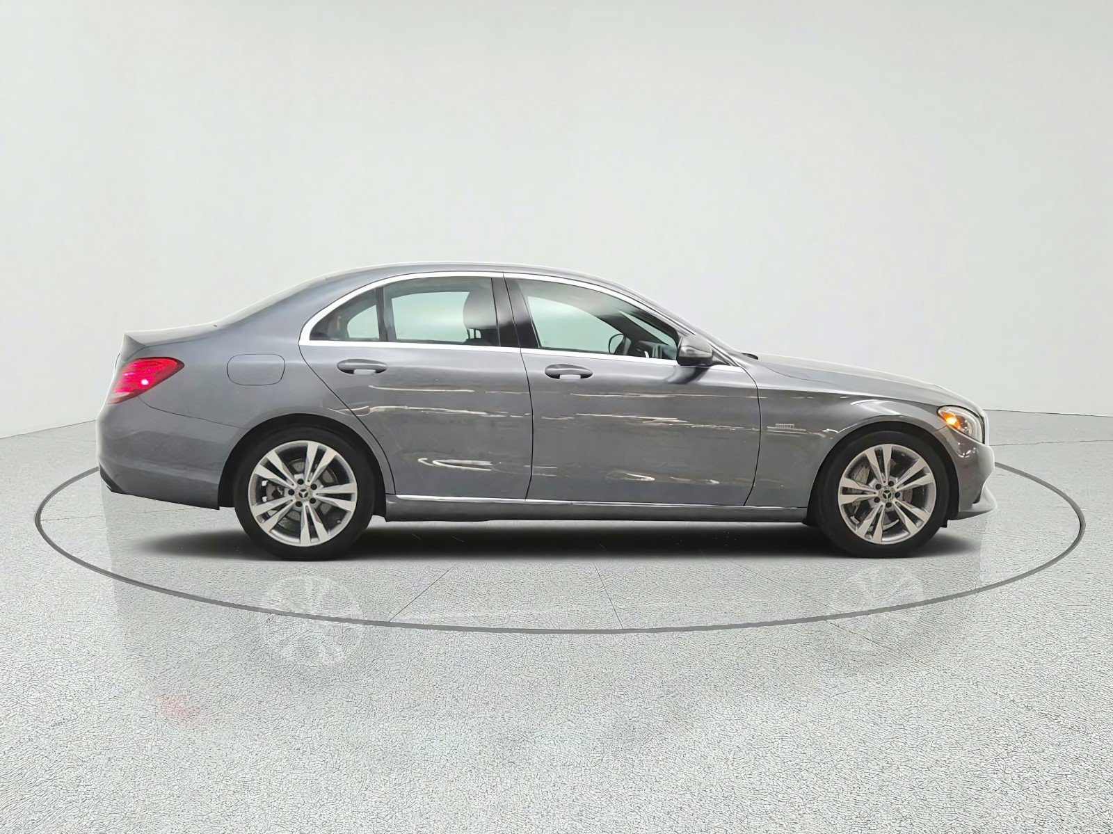 Used 2018 Mercedes-Benz C 350e Sedan image 4