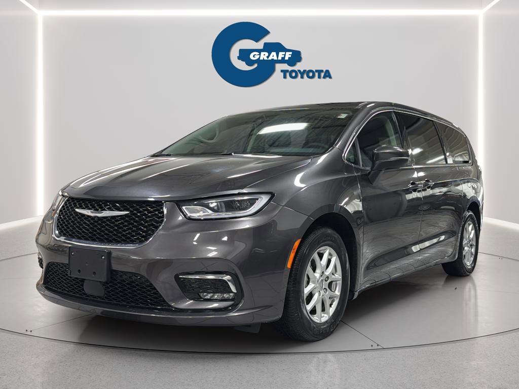 Used 2023 Chrysler Pacifica Touring-L image 2
