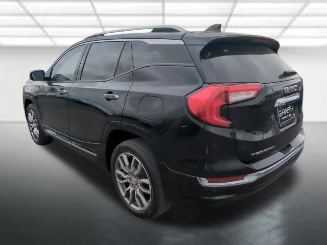 Used 2022 GMC Terrain Denali w/ Denali Premium Package image 2
