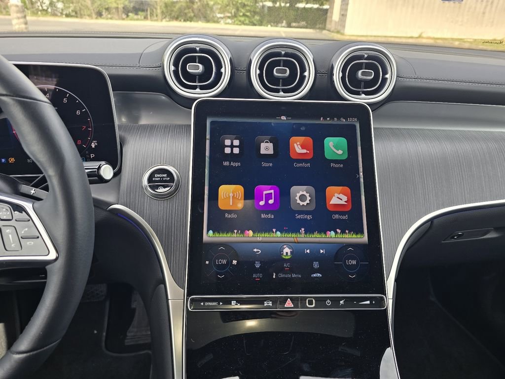 Used 2025 Mercedes-Benz GLC 300 4MATIC image 15