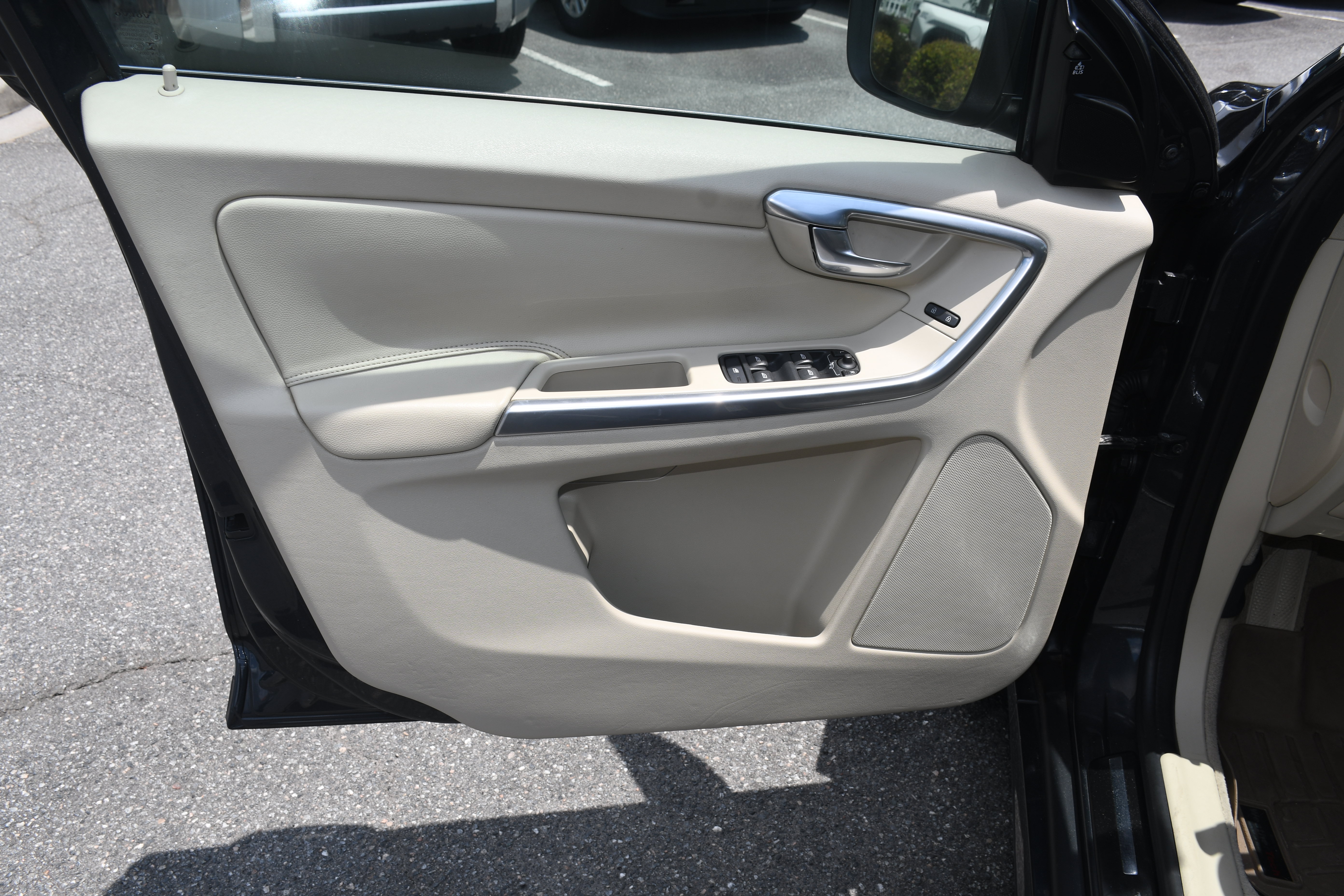 Used 2016 Volvo XC60 T5 Platinum AWD/4WD image 10