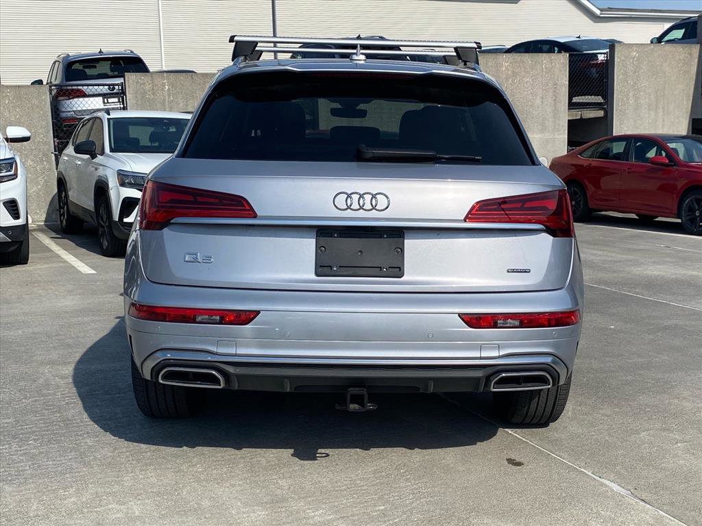 Used 2022 Audi Q5 2.0T Premium w/ Convenience Package image 3