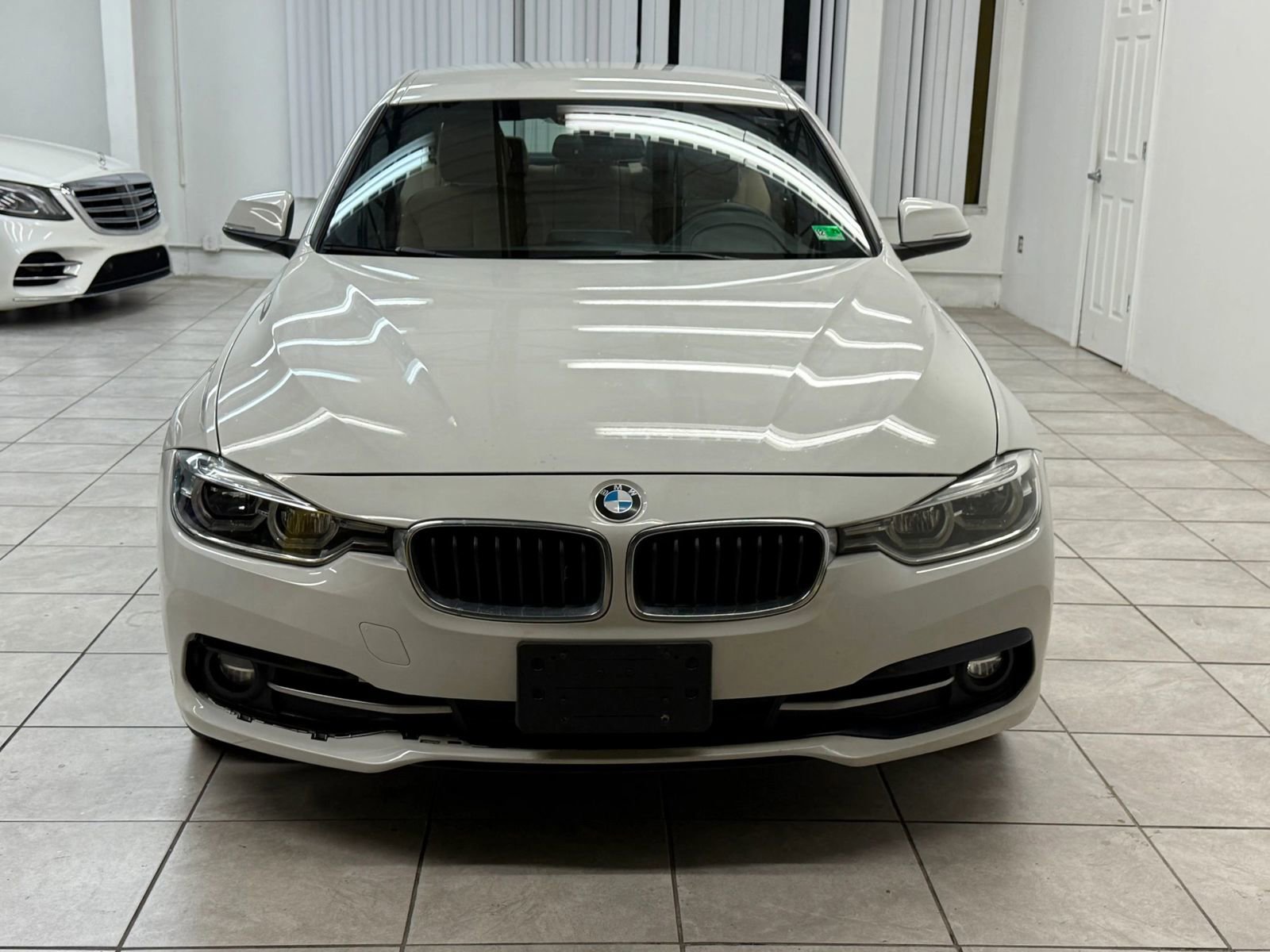 Used 2018 BMW 328d xDrive Sedan image 2