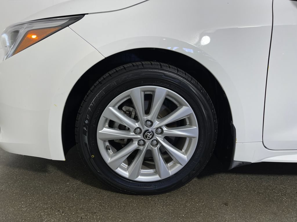 Certified 2024 Toyota Corolla SE w/ SE Package FWD image 11