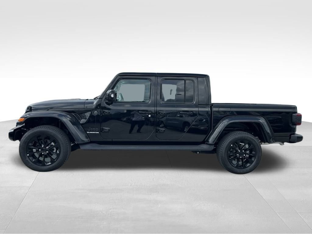Used 2022 Jeep Gladiator Overland image 3