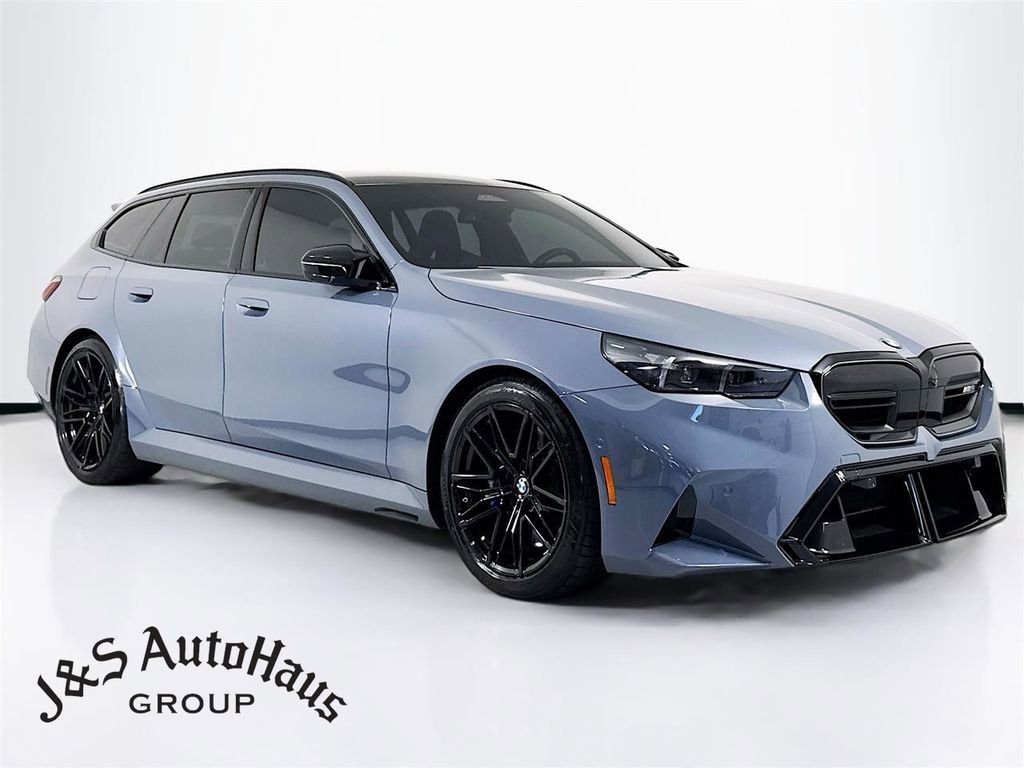 Used 2025 BMW M5 Touring w/ Executive Package image 1