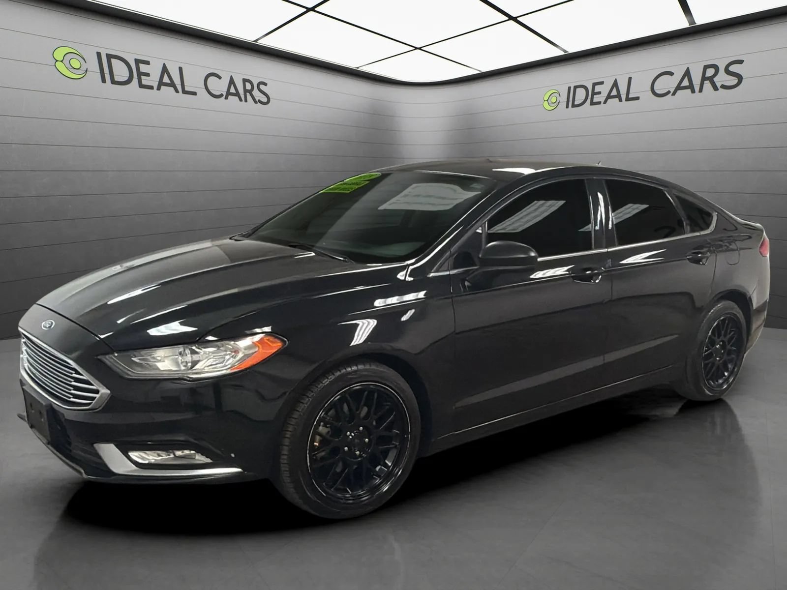 Used 2018 Ford Fusion SE w/ Equipment Group 201A FWD image 1