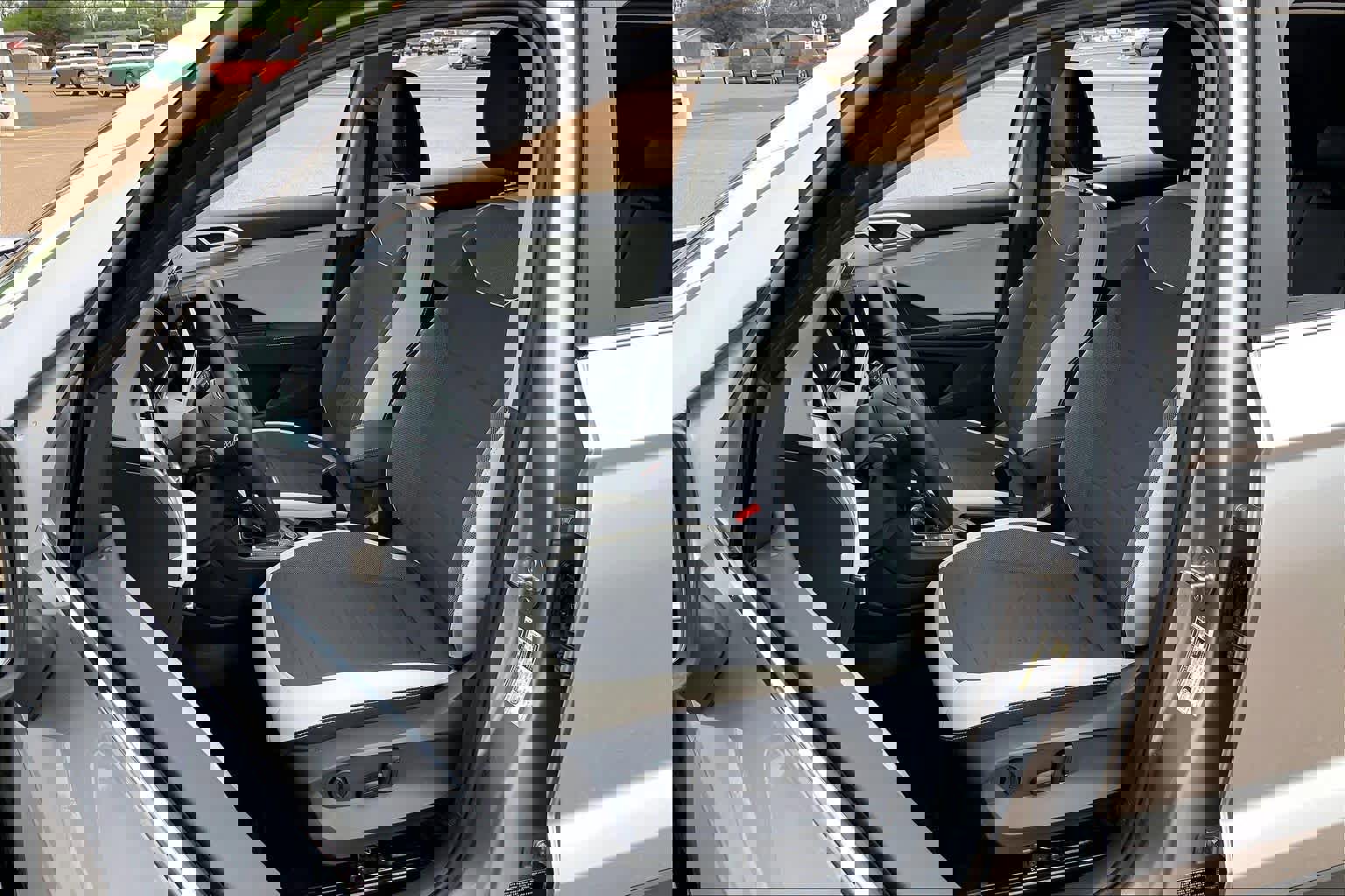 Used 2025 Volkswagen Taos SE AWD/4WD image 8