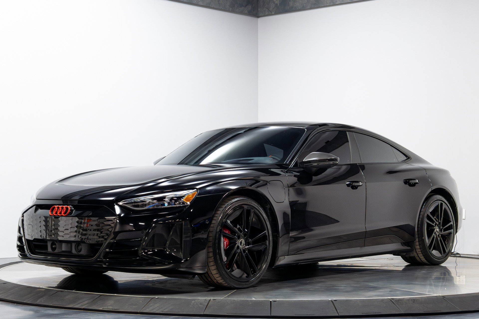 Used 2023 Audi RS e-tron GT image 2