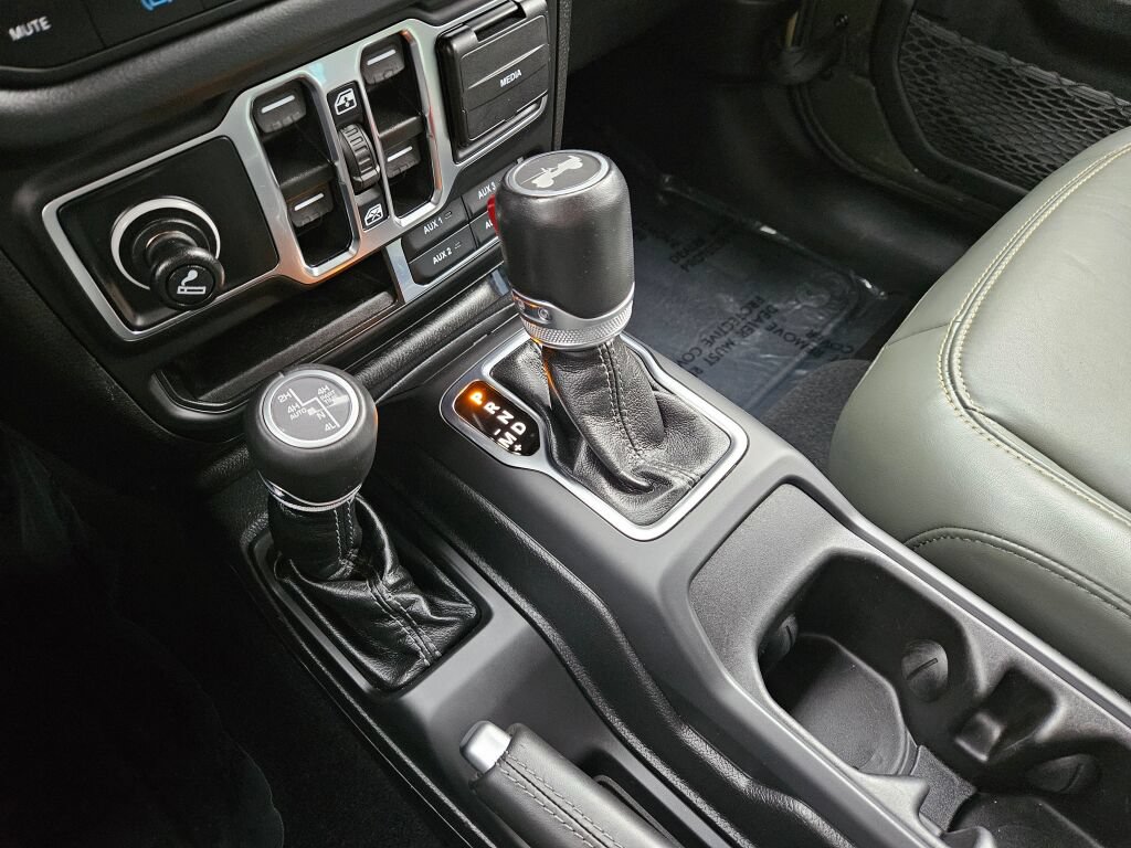 Used 2024 Jeep Wrangler High Altitude AWD/4WD image 29