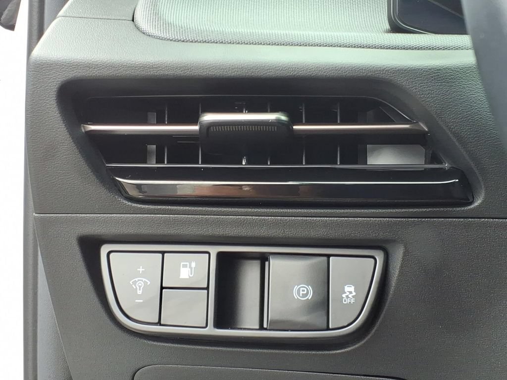 Certified 2025 Kia EV6 Light w/ Light LR Technology Package RWD image 25