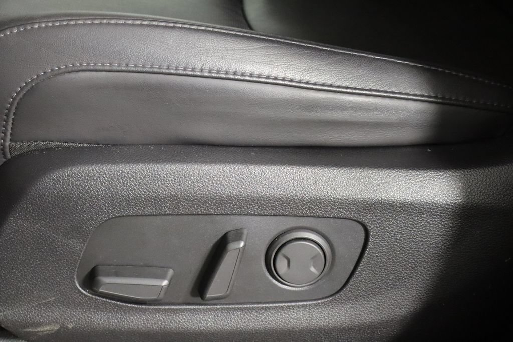 Used 2023 Kia Carnival LX FWD image 24