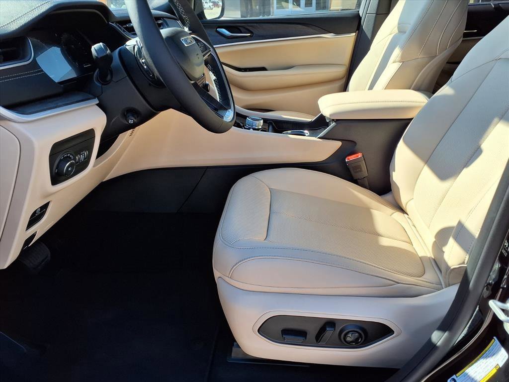 New 2025 Jeep Grand Cherokee Limited w/ Luxury Tech Group II image 8